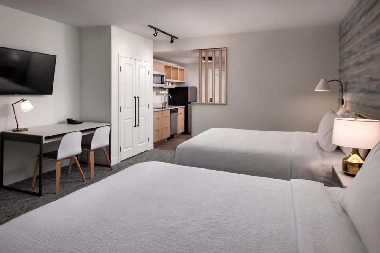 Towneplace Suites By Marriott West Kelowna Dış mekan fotoğraf
